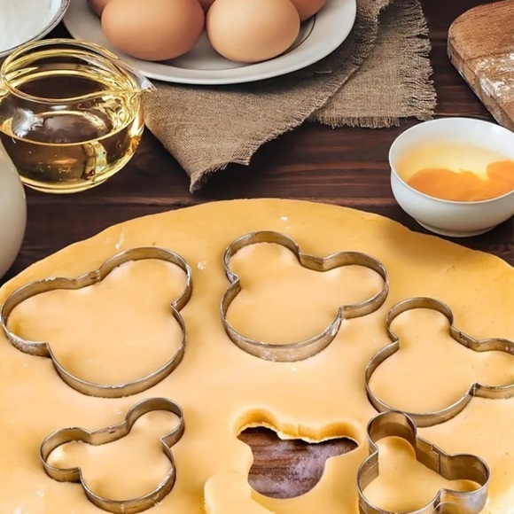 Disney Mickey Mouse cookie cutters - Picture 5 of 8